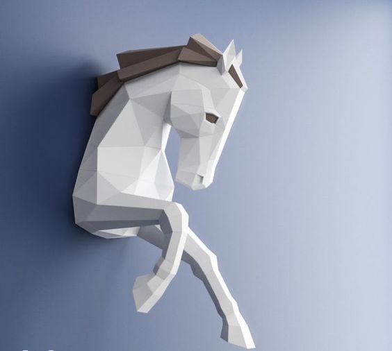 Лошадь на стену